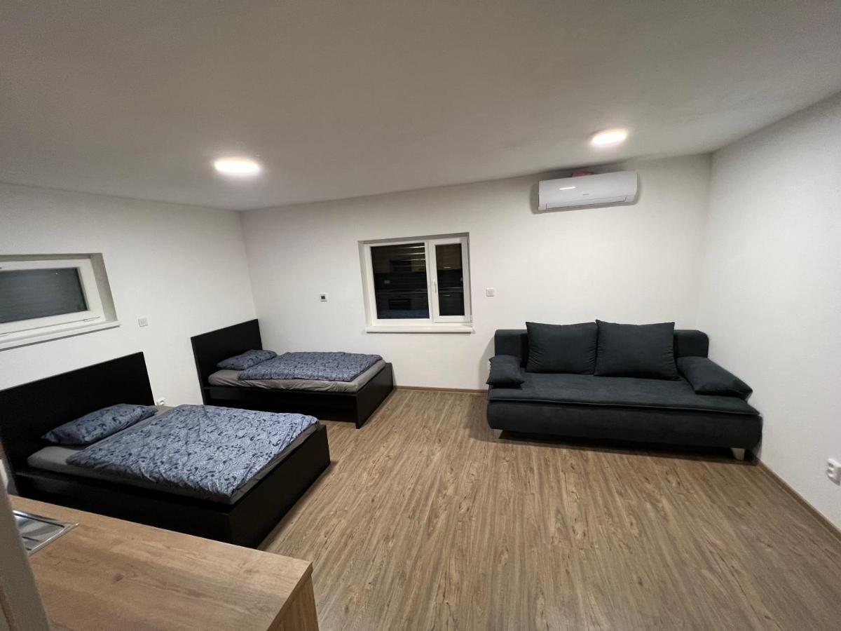 Restaurace - penzion Bavorský dvůr Sezemice Exteriér fotografie
