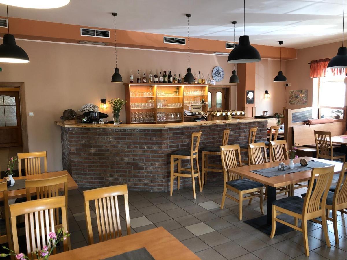 Restaurace - penzion Bavorský dvůr Sezemice Exteriér fotografie