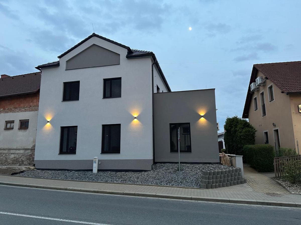 Restaurace - penzion Bavorský dvůr Sezemice Exteriér fotografie