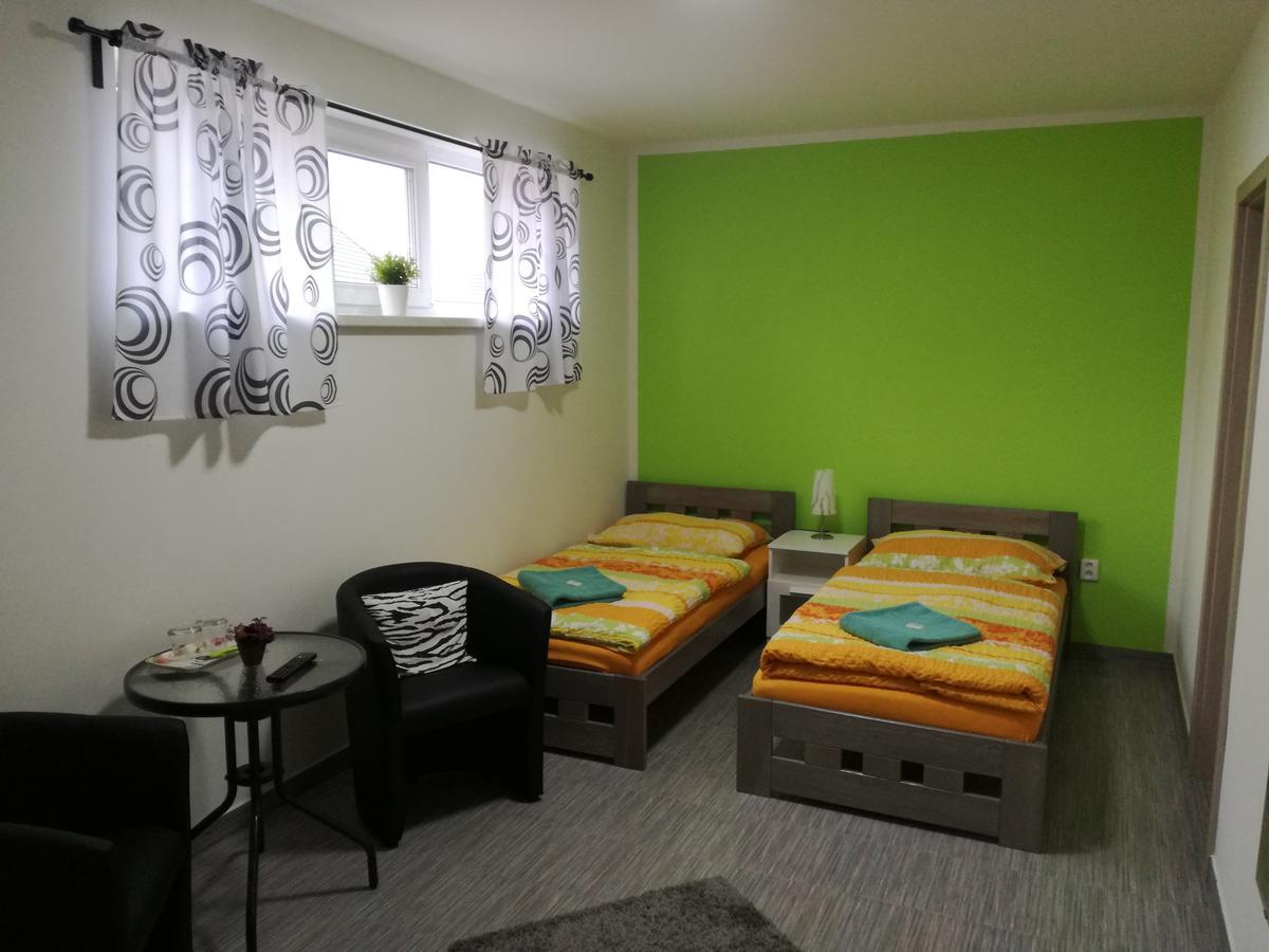 Restaurace - penzion Bavorský dvůr Sezemice Exteriér fotografie