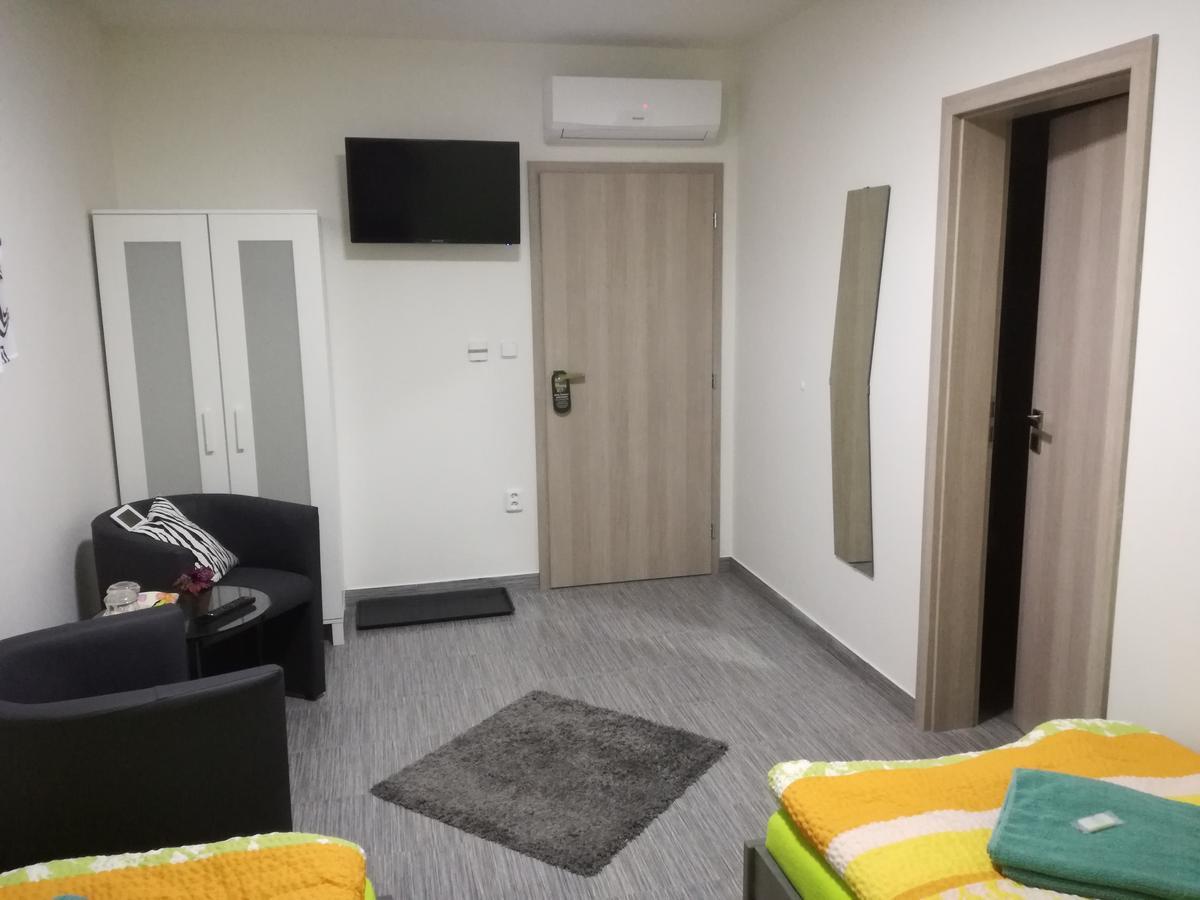 Restaurace - penzion Bavorský dvůr Sezemice Exteriér fotografie